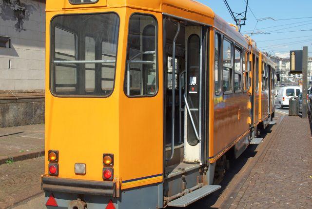 איך משתמשים במטרו ובחשמליות (Trams) בטורינו