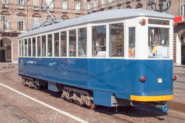 איך משתמשים במטרו ובחשמליות (Trams) בטורינו
