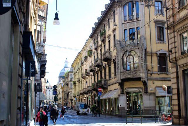 Piazza San Carlo - כיכר "הסלון של טורינו" credit to getyourguide.com
