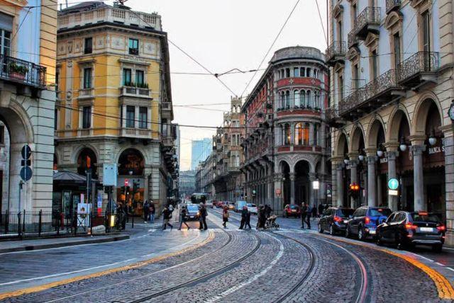 Piazza San Carlo - כיכר "הסלון של טורינו" credit to getyourguide.com