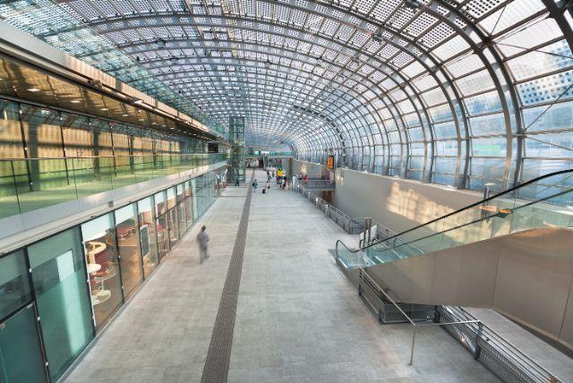 תחנות הרכבת בטורינו - Porta Nuova מול Porta Susa