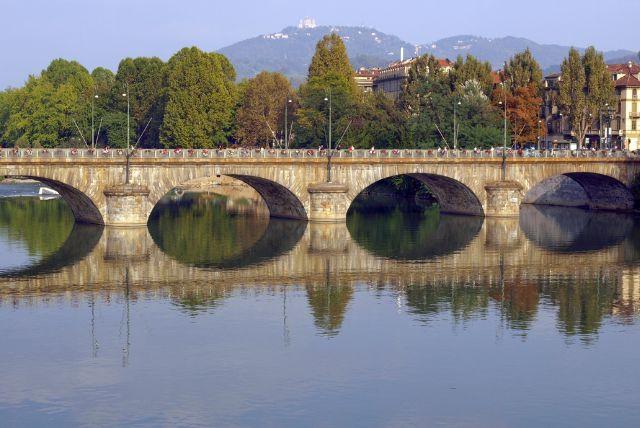 Ponte Vittorio Emanuele I - גשר הצילום הקלאסי של טורינו