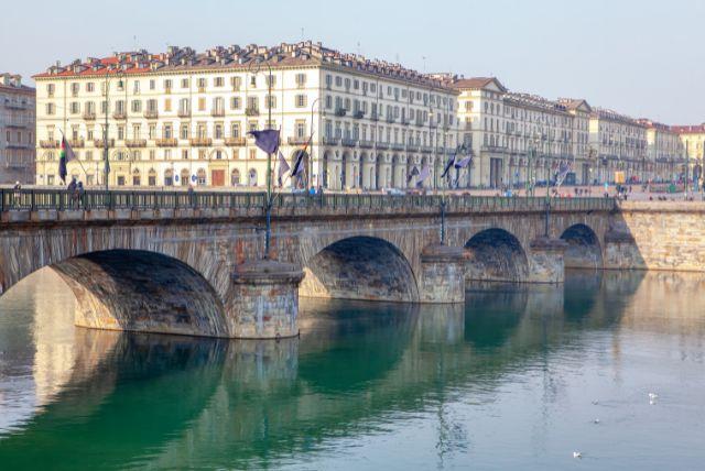 Ponte Vittorio Emanuele I - גשר הצילום הקלאסי של טורינו