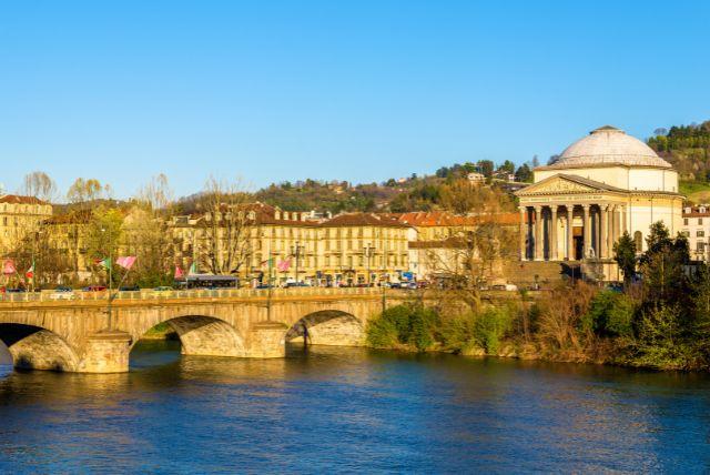 Ponte Vittorio Emanuele I - גשר הצילום הקלאסי של טורינו