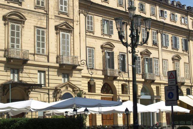 Piazza Carignano - כיכר קטנה, אלגנטית והיסטורית בלב טורינו