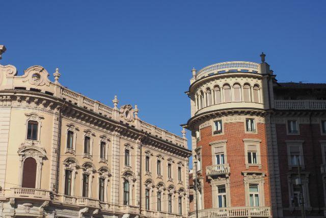 Piazza Solferino - כיכר מרכזית בין שדרות, משרדים ובתי קפה