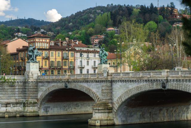 Ponte Umberto I - גשר יפה ליד פארק ולנטינו