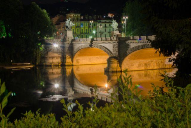 Ponte Umberto I - גשר יפה ליד פארק ולנטינו