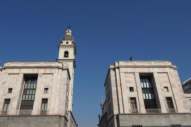 Piazza CLN - כיכר קטנה עם מזרקות מפורסמות וסמליות מקומית