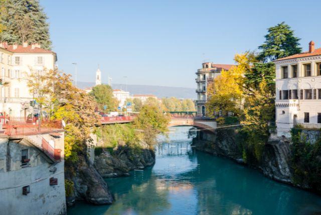 טורינו ל-Ivrea - עיר היסטורית עם קרנבל תפוזים מפורסם