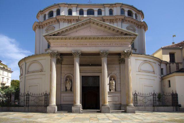 Santuario della Consolata - אחת הכנסיות החשובות בעיר